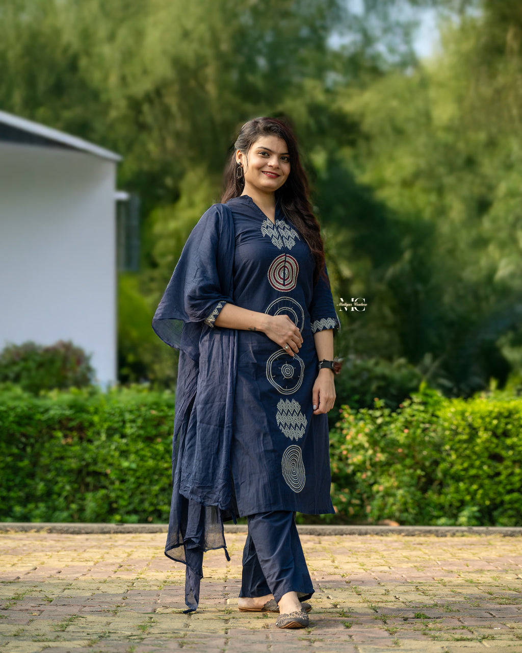 Elegant Navy Blue Embroidered Kurti Set