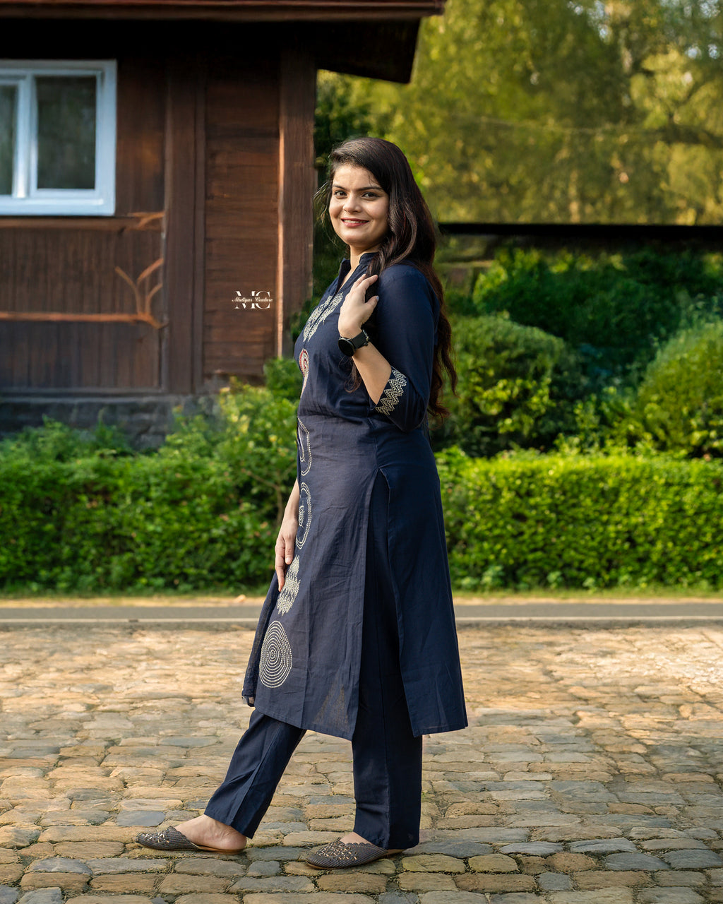 Elegant Navy Blue Embroidered Kurti Set